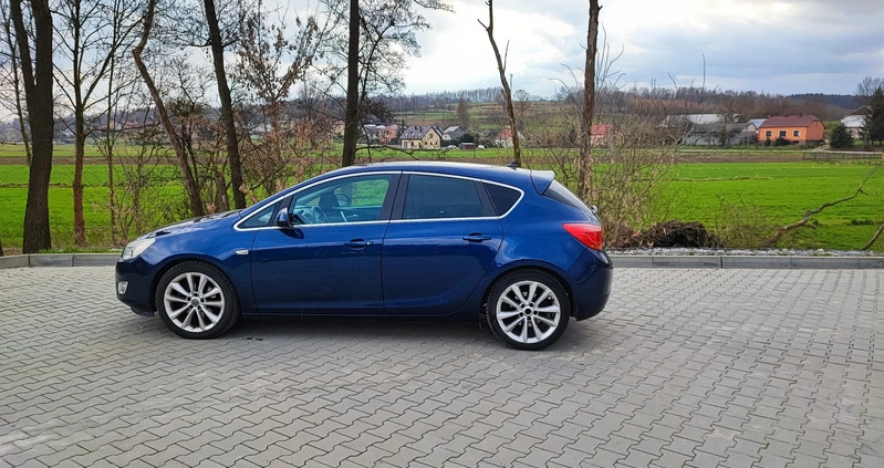 Opel Astra cena 21000 przebieg: 248365, rok produkcji 2009 z Miechów małe 211